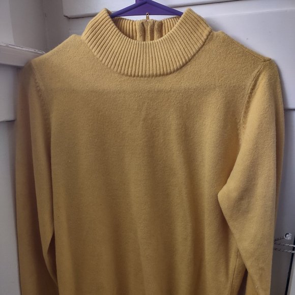 Yellow turtle neck sweater - Picture 3 of 3
